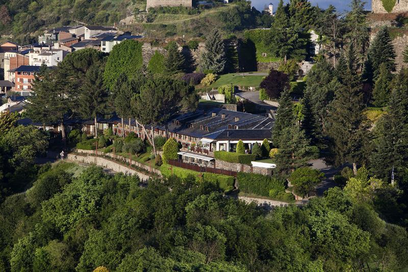 El Castell De Ciutat - Relais & Chateaux La Seu d'Urgell Buitenkant foto